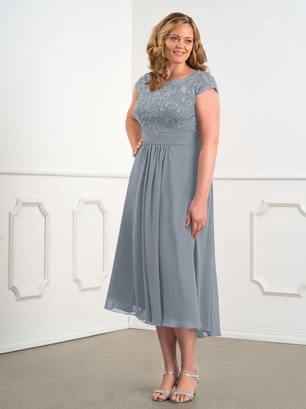 Plus Size Light Gray Chiffon Jewel Neck Short Sleeves Bridesmaid Dress