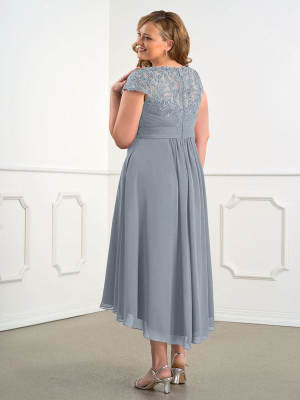 Plus Size Light Gray Chiffon Jewel Neck Short Sleeves Bridesmaid Dress