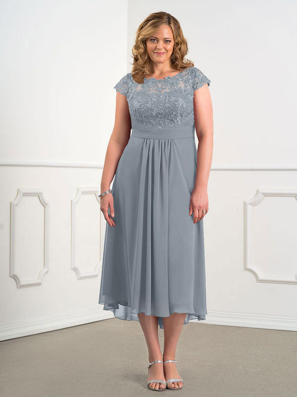 Plus Size Light Gray Chiffon Jewel Neck Short Sleeves Bridesmaid Dress