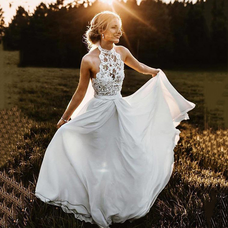 White Halter Neck Sleeveless Lace Wedding Dress